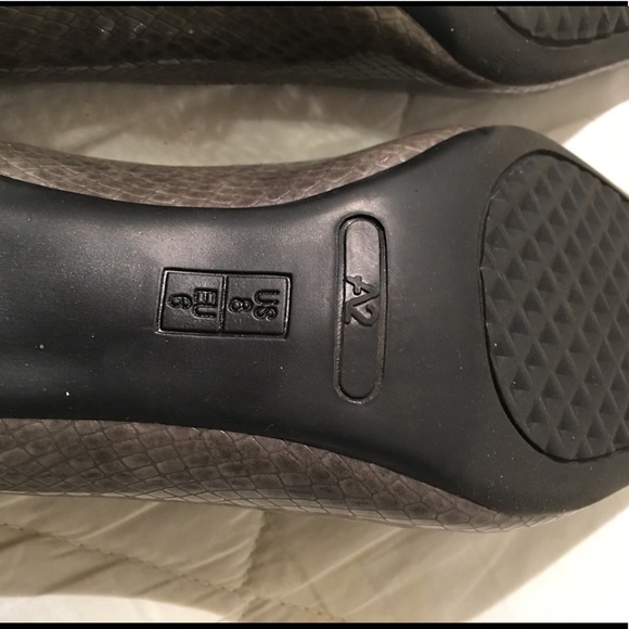 A2 by Aerosoles Kitten Heel Snakeskin Dress Pumps - Picture 6 of 11